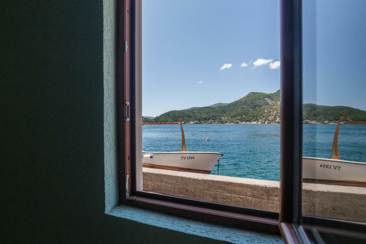 Romeo And Juliet Apartments Tivat Exterior photo